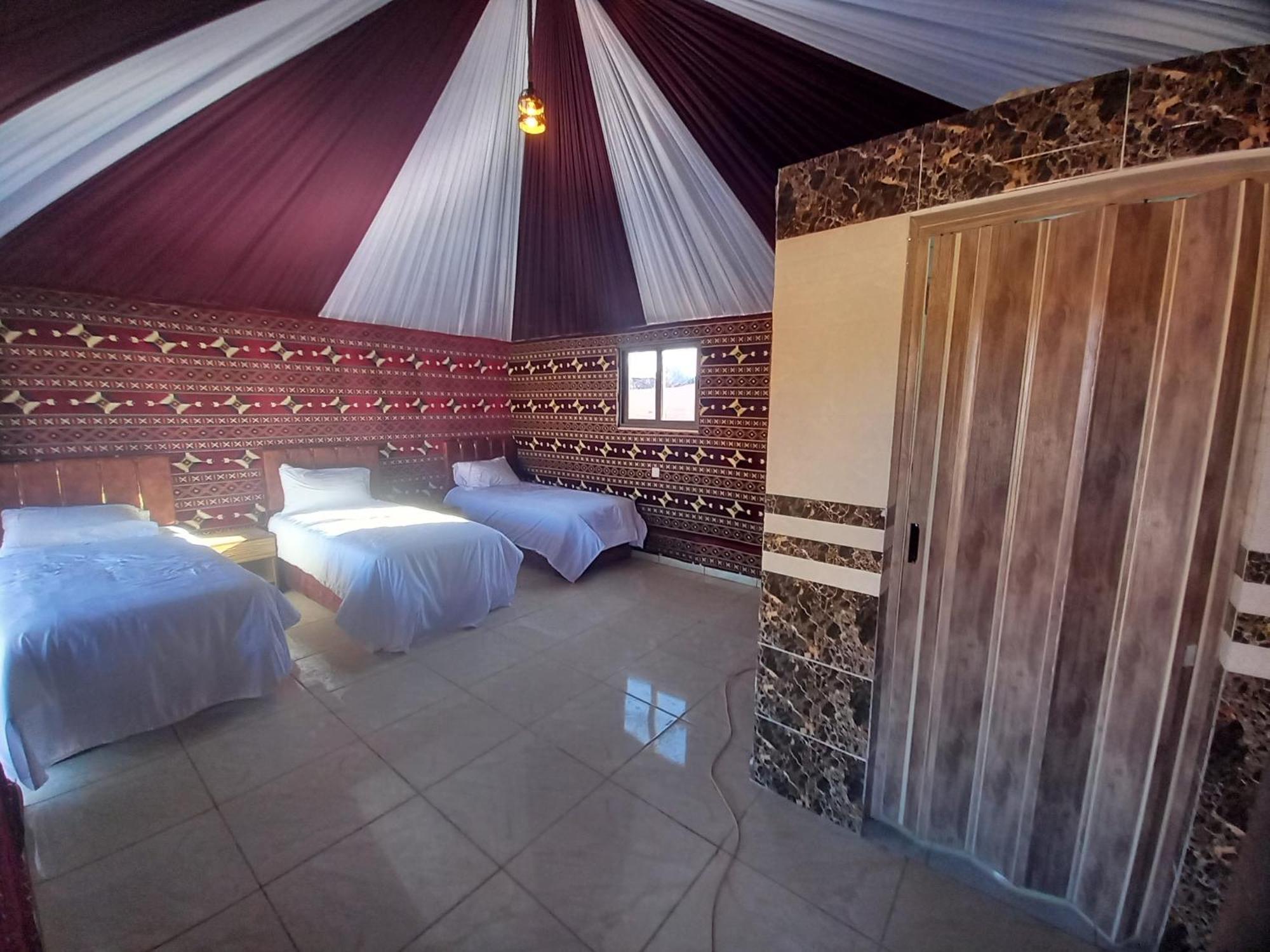 Falling Stars Camp Wadi Rum Bagian luar foto