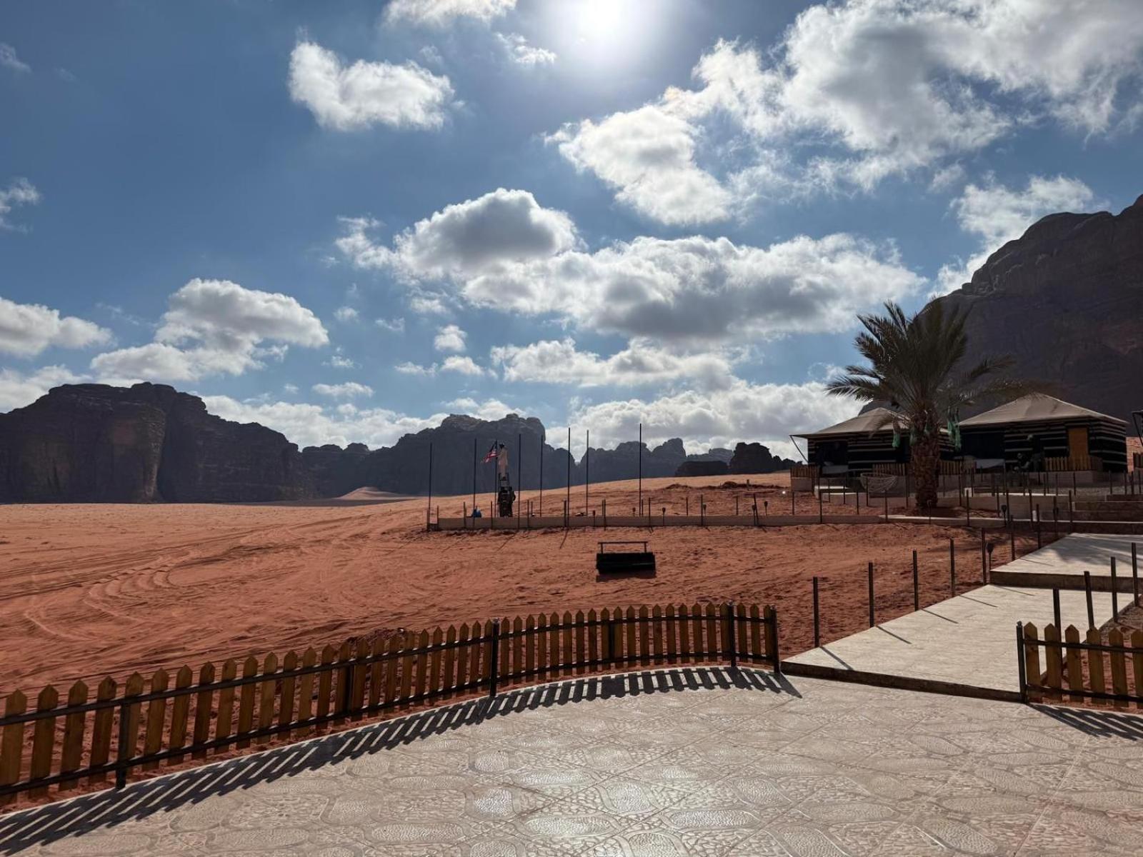 Falling Stars Camp Wadi Rum Bagian luar foto