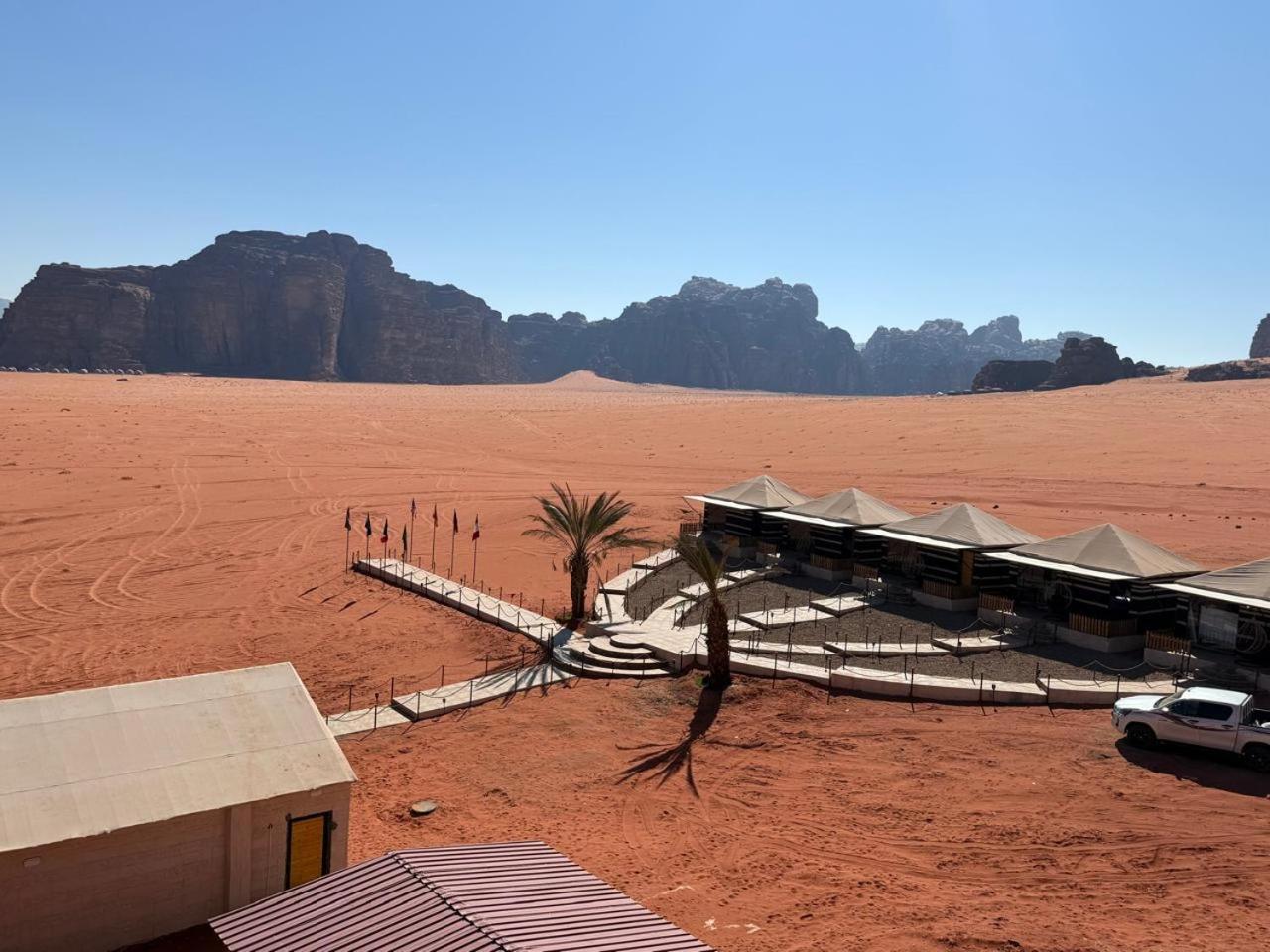 Falling Stars Camp Wadi Rum Bagian luar foto